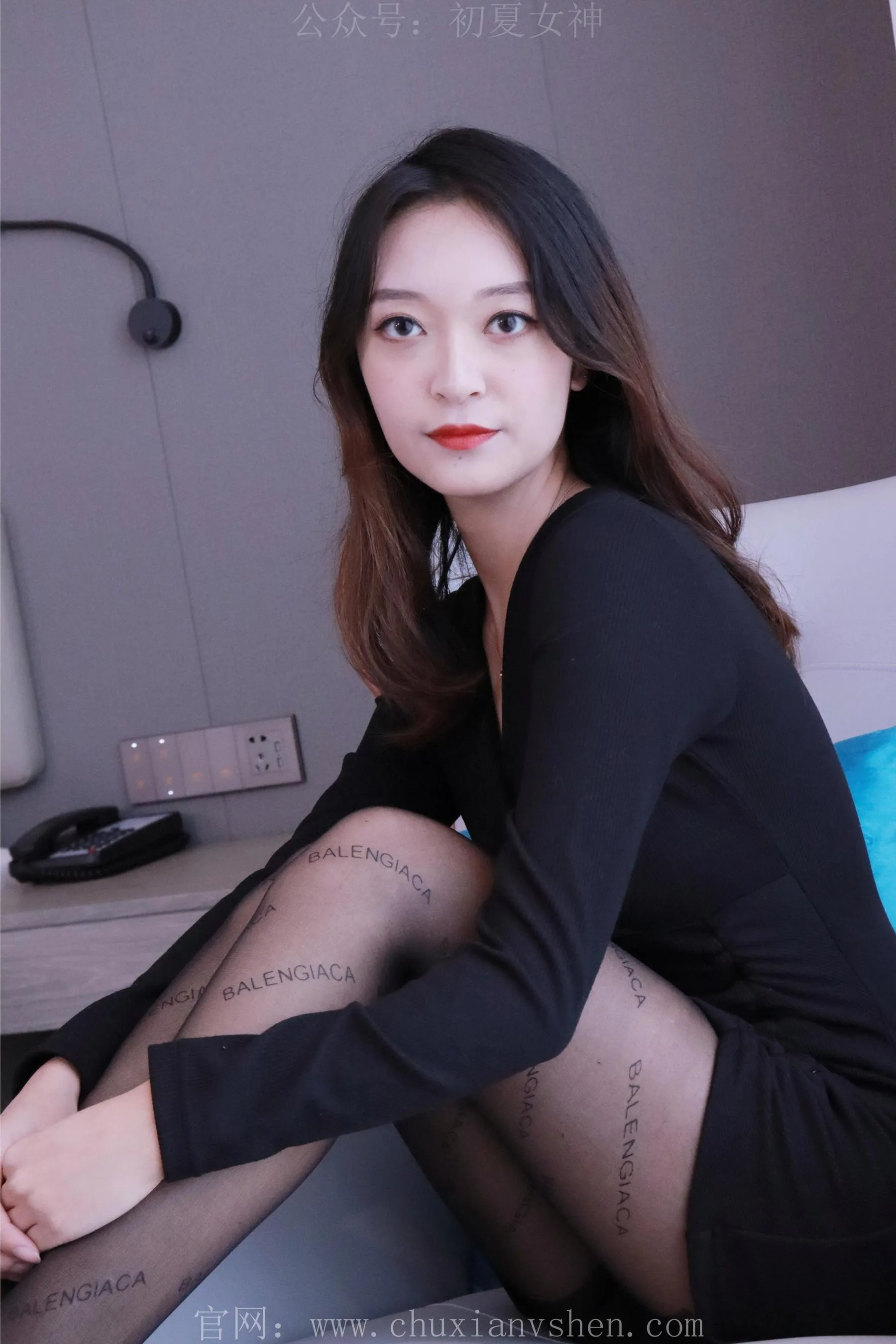 初夏女神 NO.013 依依黑色瘦身连衣裙搭小黑皮鞋 [146P]插图3
